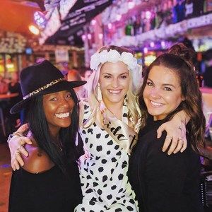 Meet your Posher, Courtney